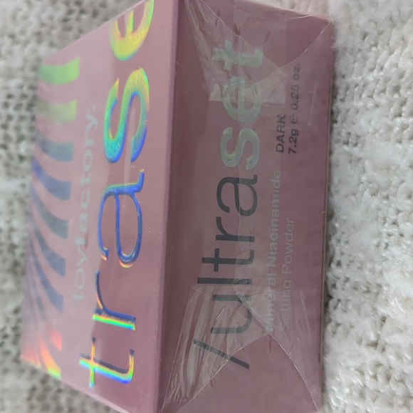 toyfactory Ultraset Niacinamide Setting Powder in Dark, 7.2g/0.25oz - Picture 9 of 10